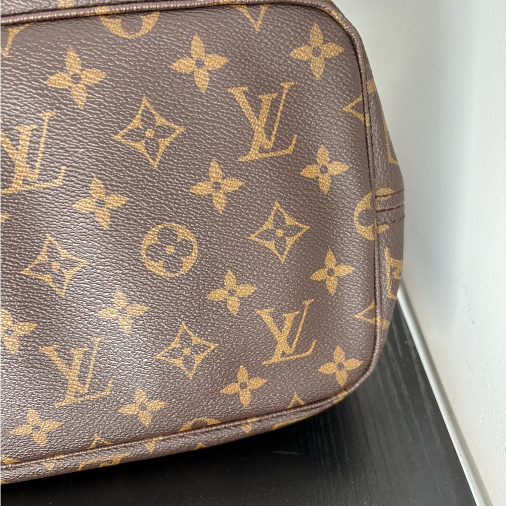 Louis Vuitton Monogram Neverfull MM - Picture 5 of 16